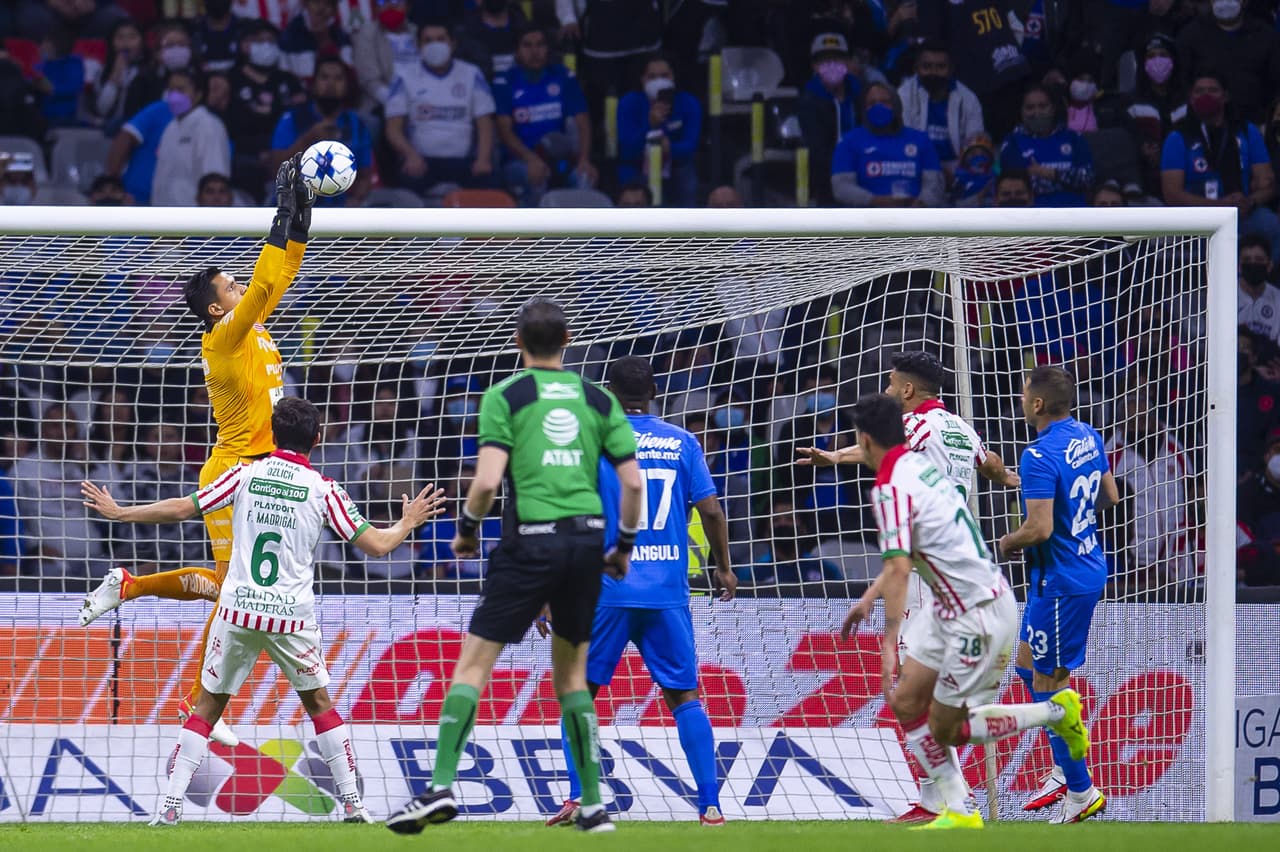 Cruz Azul y Necaxa protagonizaron un partido que tuvo un final cardiaco.