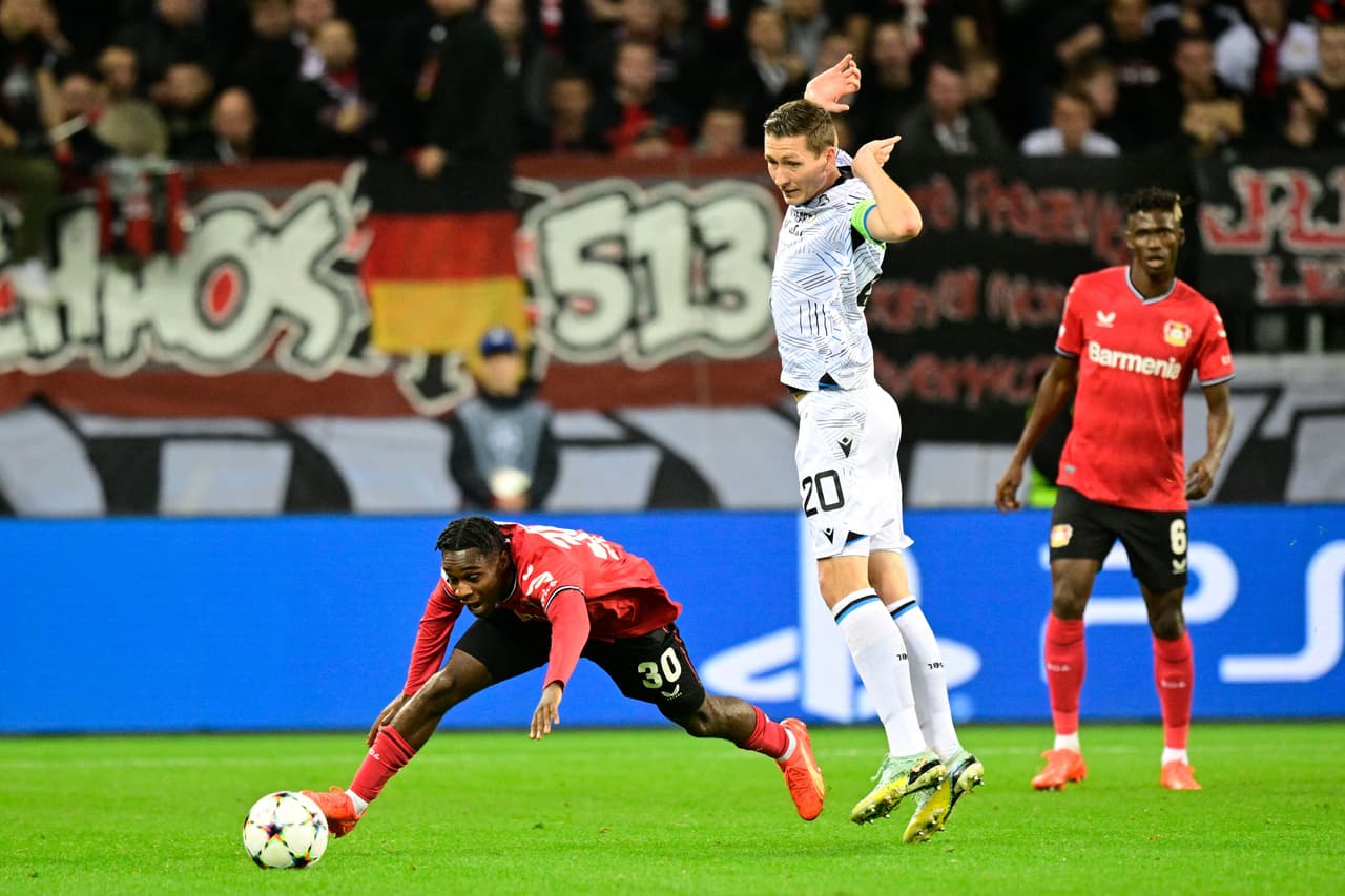 Atlético de Madrid cayó en su visita ante Porto por 2-1 y el Bayer Leverkusen empató de local ante Brujas con un 0-0 para clasificarse los de la Bundesliga a Europa League y eliminar a los españoles.