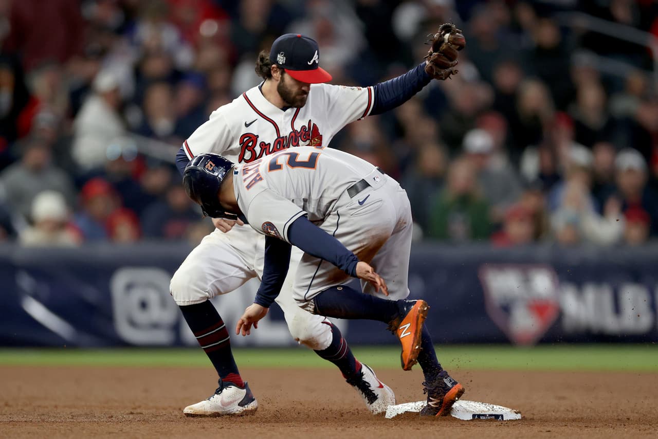 Los Astros lograron una remontada para ganar el quinto juego de la Serie Mundial con lo que evitaron que Atlanta se coronara ante su gente.
