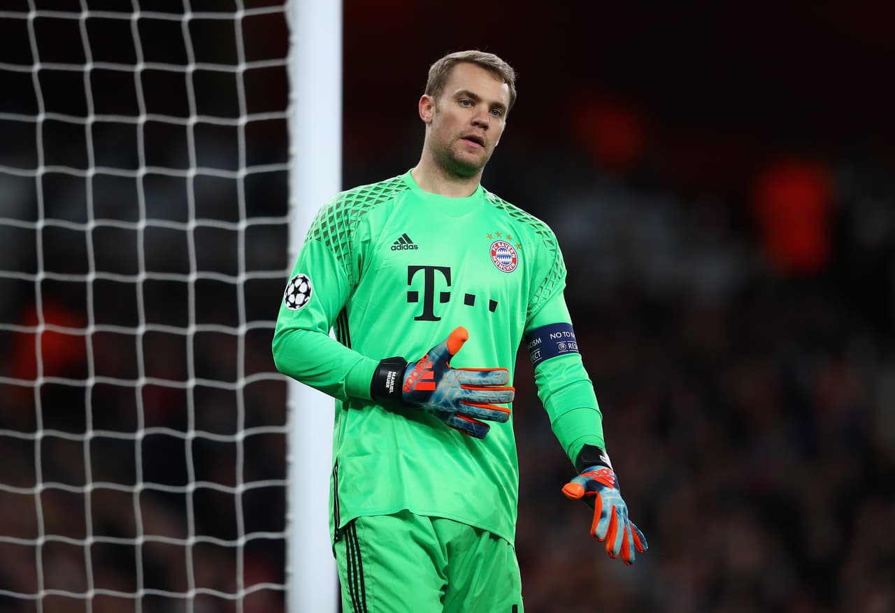 La portería seguiría custodiada por Manuel Neuer, quien ha sido crucial para lo que ha obtenido el equipo en las últimas temporadas con sus atajadas y seguridad.