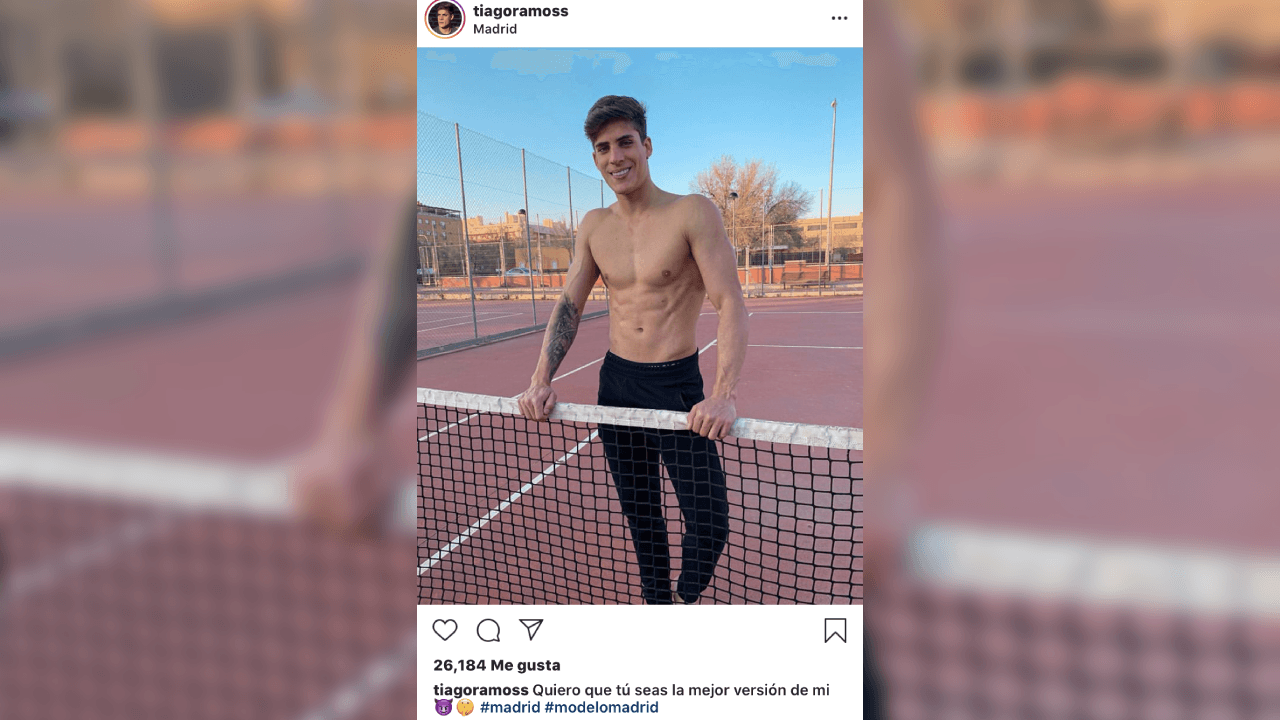 Thiago tiene una gran cantidad de fotografías suyas mostrando su amor por el futbol y por mantener una forma 'fit'.