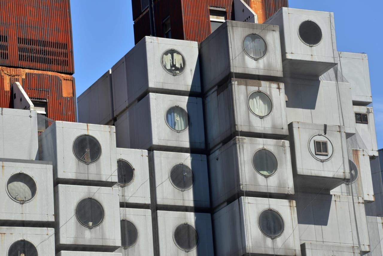 En los años setenta, se preocupó por proyectar viviendas sustentables que pudieran maximizar el espacio en grandes urbes densamente pobladas como Tokyo o Yokohama.