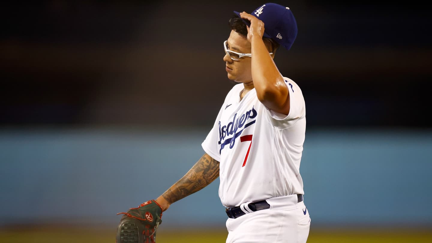 Guerra contra Dave Roberts? Jugadores de los Dodgers lo critican y  respaldan a Julio Urías