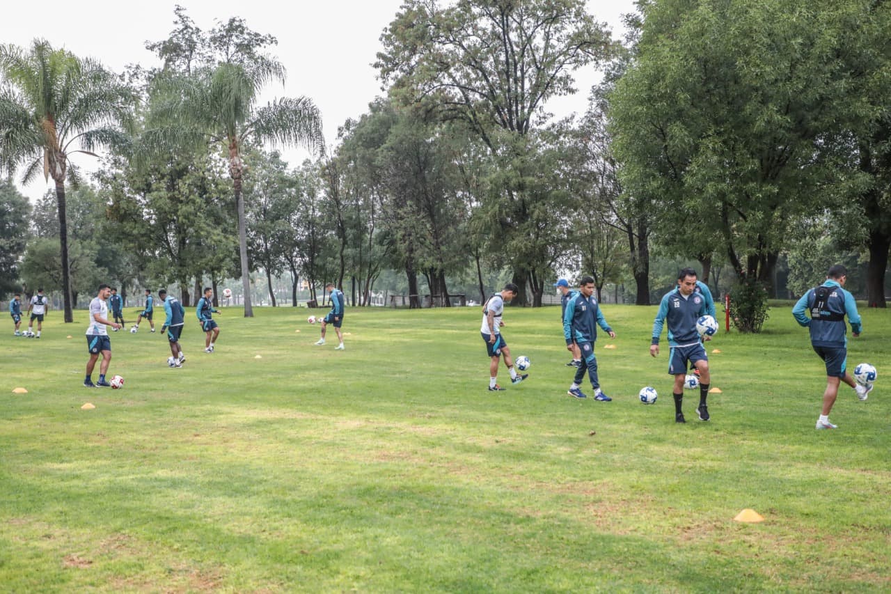 Al final también se trabajó con el balón y se practicó táctica.