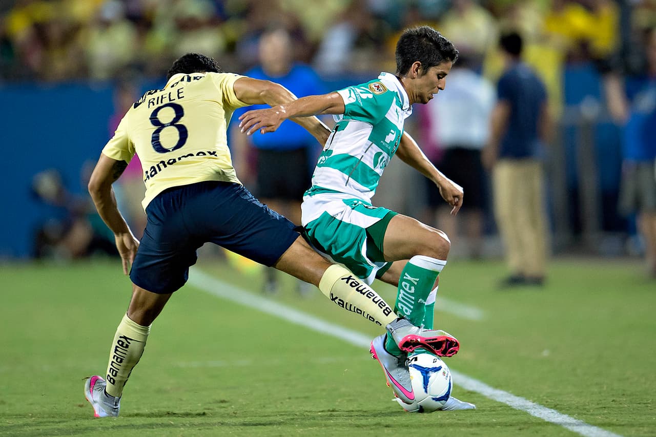 Carlos Orrantía: El volante tuvo un encuentro discreto pero cumplió. En gran parte del partido con defender su banda pero en unas jugadas se vio superado por los rivales y puso en peligro su meta. Calificación: 6.