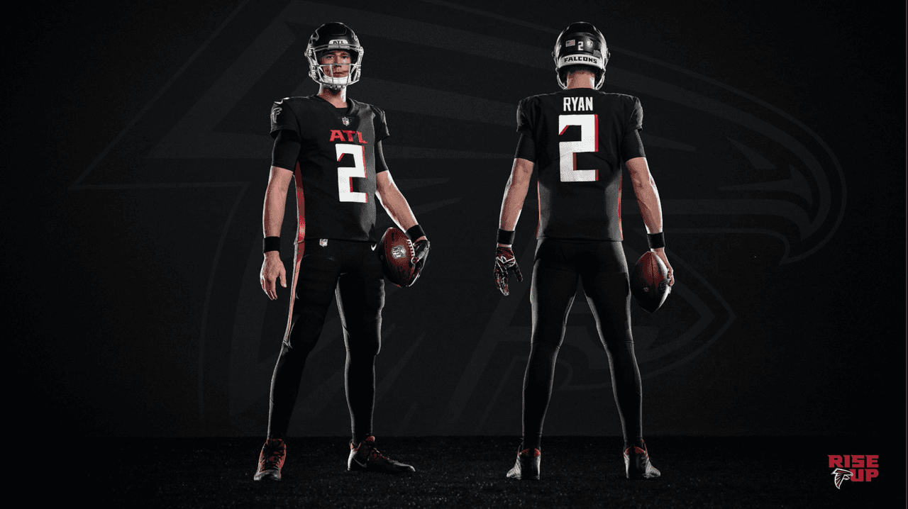 ¡Los Falcons presentan su nueva indumentaria! Con una gran variación en sus uniformes donde se eliminaron líneas en los hombros ahora predominan las tonalidades a un solo color. Así se prepara el equipo de Matt Ryan en la búsqueda de instalarse en otro Super Bowl.