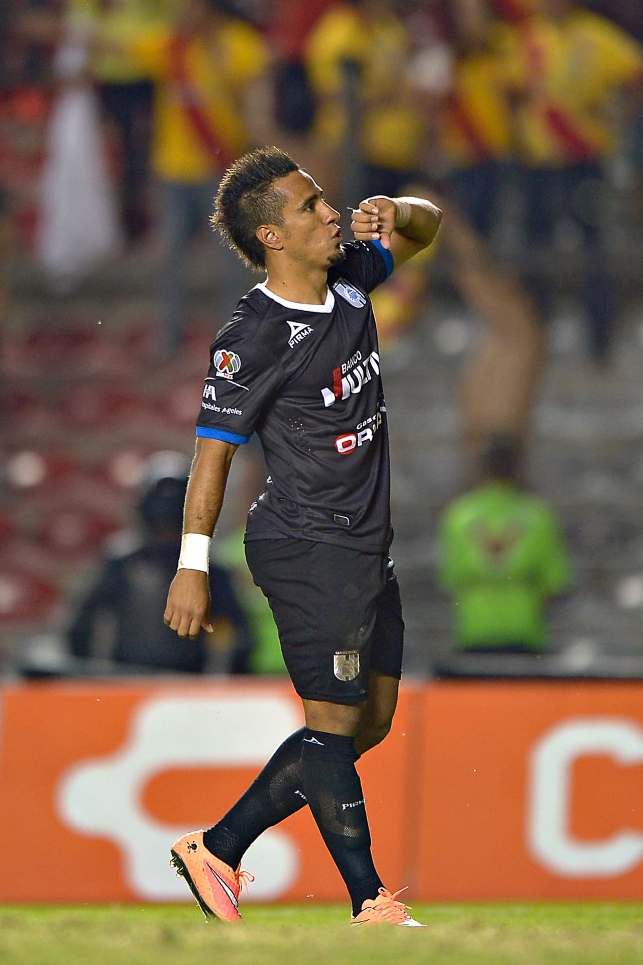 Camilo Sanvezzo logró 12 tantos en el Apertura 2014 jugando para los Gallos Blancos de Querétaro.