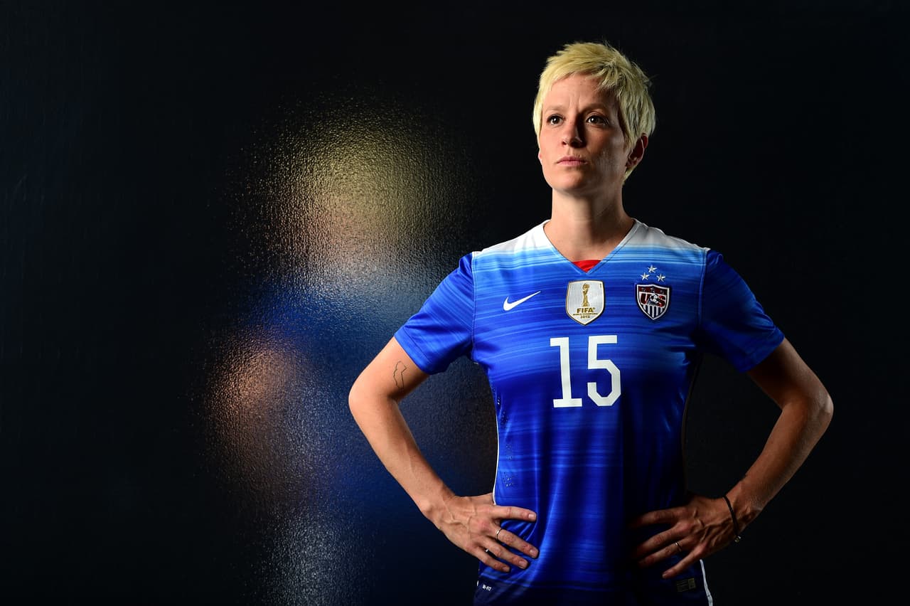 Otra campeona mundial con la selección de EEUU, Megan Rapinoe, se declaró preocupada por la falta de comprensión de Trump hacia la comunidad LGBT y sus comentarios contra las mujeres.
