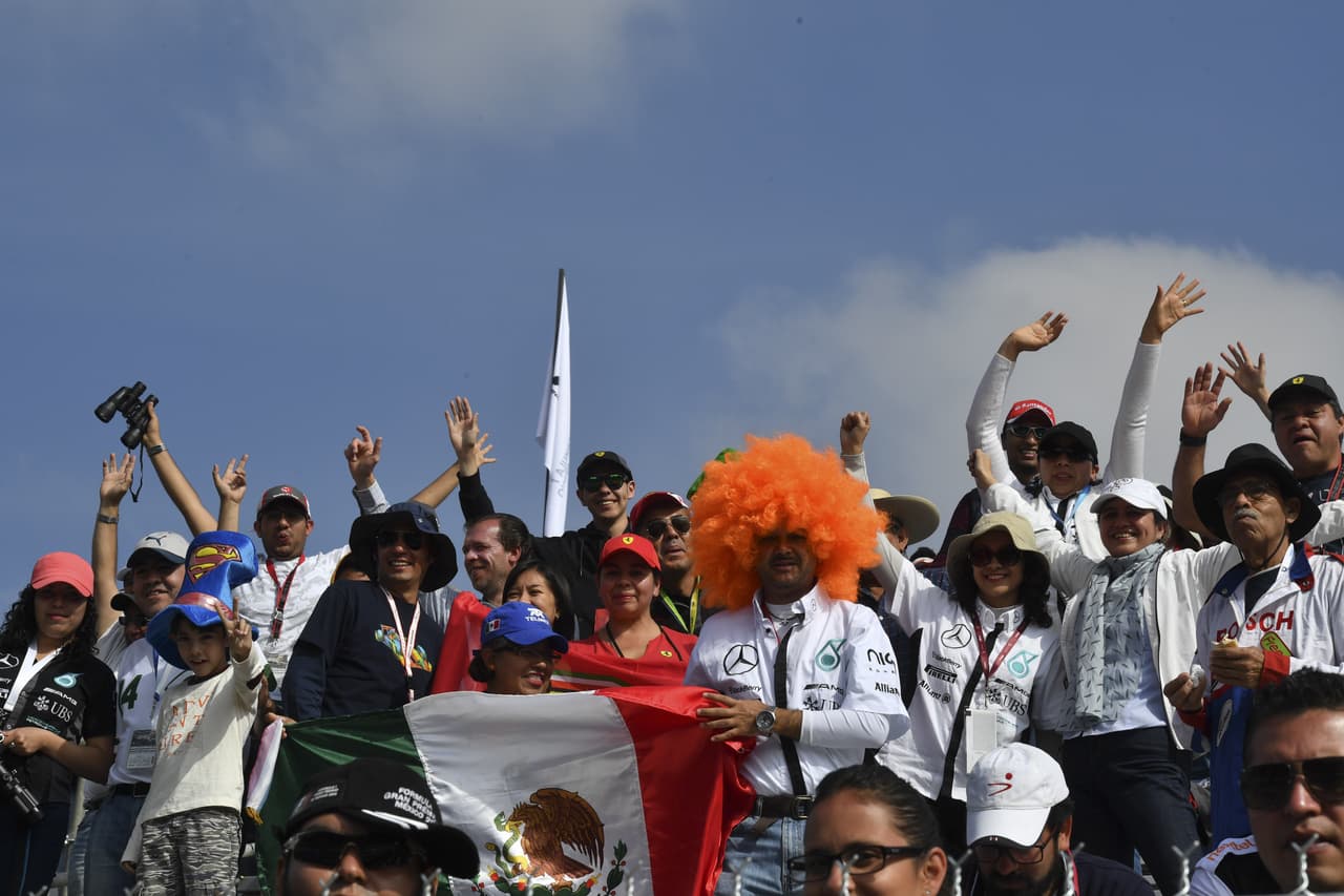 La bandera mexicana fue el símbolo más común dentro de esta fiesta, pero no el único que le dio colorido a la competencia.