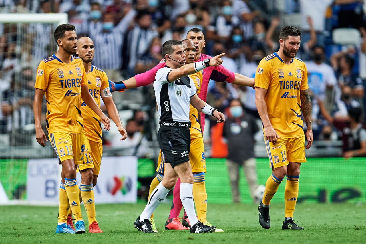 Pese a las reclamaciones, Fernando Hernández dio el gol por válido.