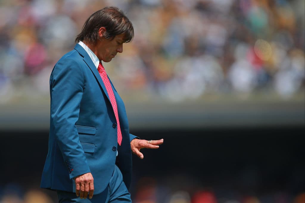Aún así, su salida de Chivas no fue en los mejores términos y en ese club se dice que no recomiendan la vinculación de Almeyda a la selección.