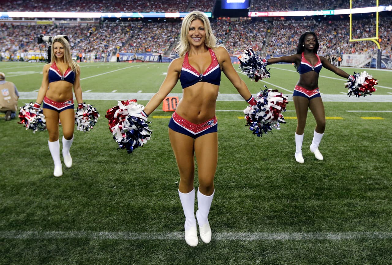 Capitana de las porristas de los New England Patriots, viajó a Hawaii para representar a su equipo en el Pro Bowl 2016. ¡Checa lo mejor de ella!