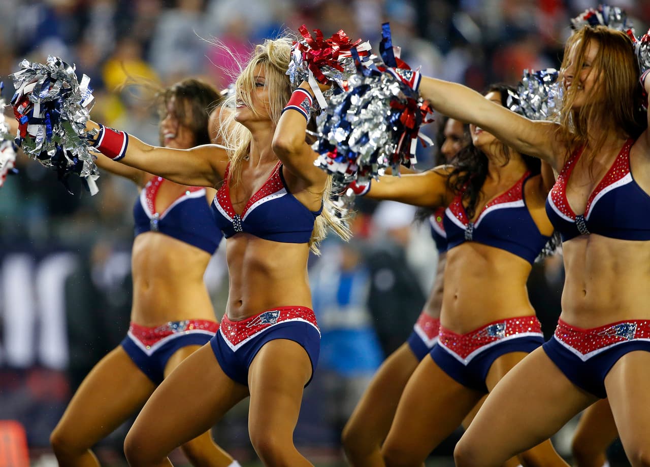 Capitana de las porristas de los New England Patriots, viajó a Hawaii para representar a su equipo en el Pro Bowl 2016. ¡Checa lo mejor de ella!