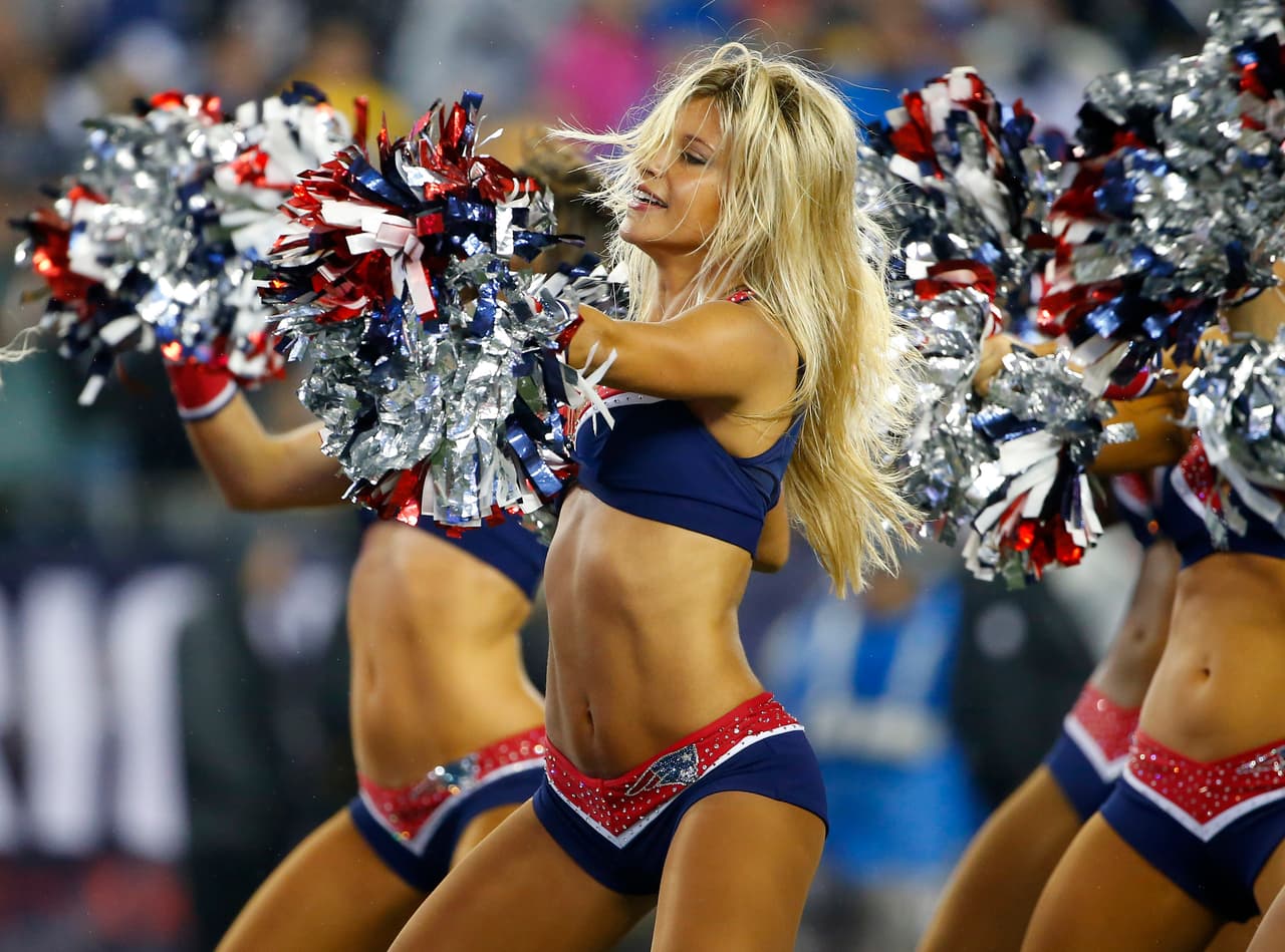 Capitana de las porristas de los New England Patriots, viajó a Hawaii para representar a su equipo en el Pro Bowl 2016. ¡Checa lo mejor de ella!