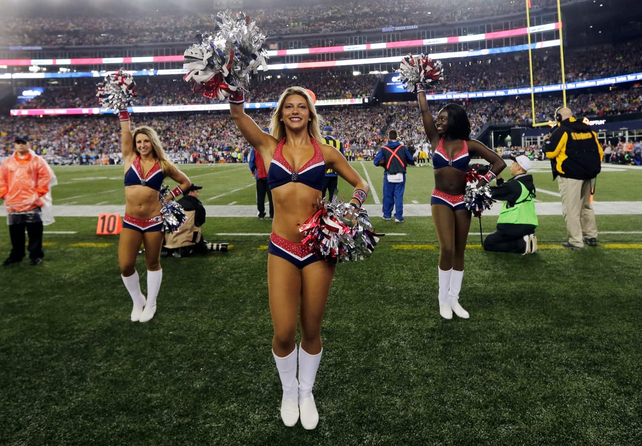 Capitana de las porristas de los New England Patriots, viajó a Hawaii para representar a su equipo en el Pro Bowl 2016. ¡Checa lo mejor de ella!