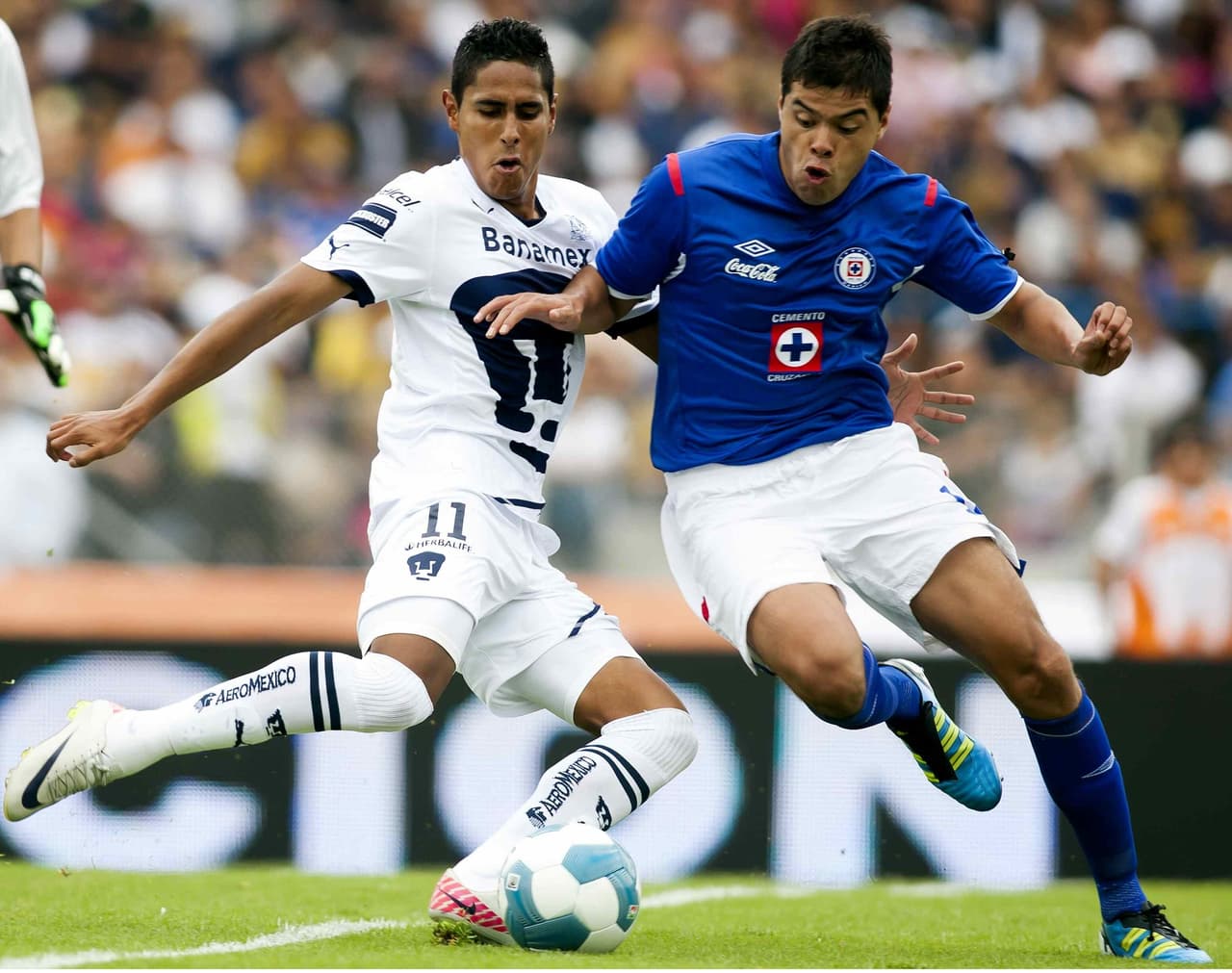 <b>Luedo de la salida de 'Memo' Vázquez en su primera etapa</b>, Izazola fue perdiendo un lugar en el primer equipo.