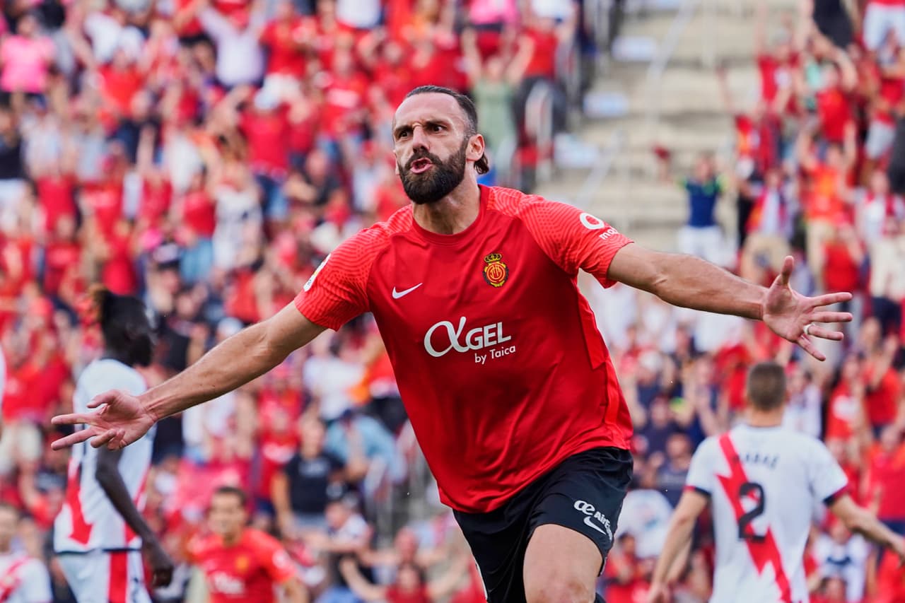 El grito de la jornada en España se dio en Mallorca cuando el equipo de Javier 'Vasco' Aguirre venció 2-1 al Rayo Vallecano con un agónico gol de Prats al minuto 92 y que les permite soñar con la permanencia en la última jornada.