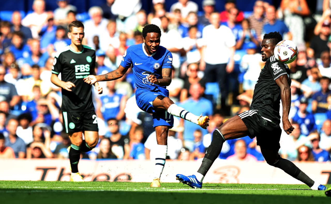 Chelsea se impuso 2-1 al Leicester City con un doblete de Raheem Sterling.