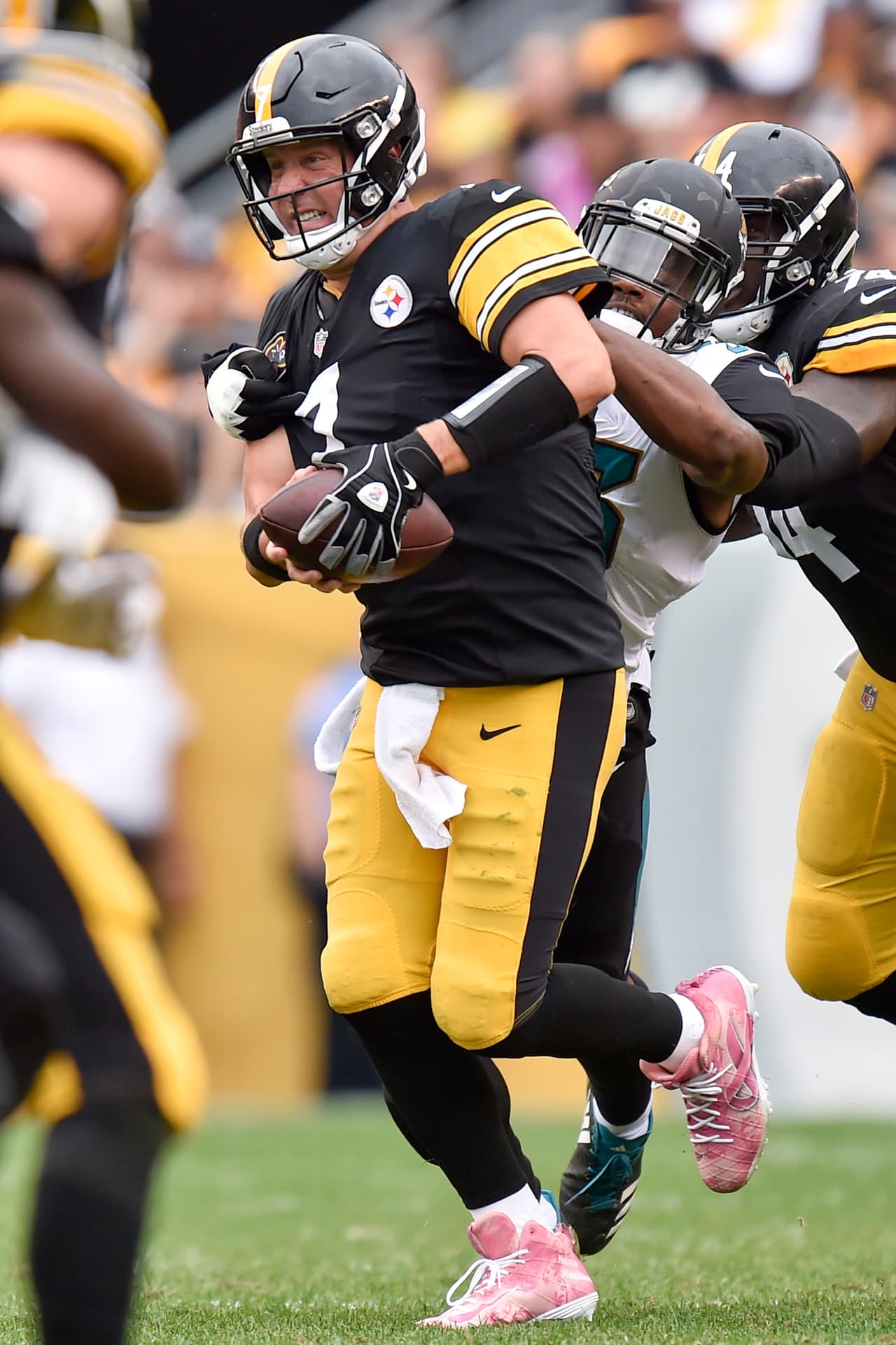 Vino entonces la segunda mitad y la ofensiva parecía comenzar a caminar, aunque de nueva cuenta llegaron a zona roja y la defensa de los Jaguars los limitó a 3 puntos que significaron la debacle del local.