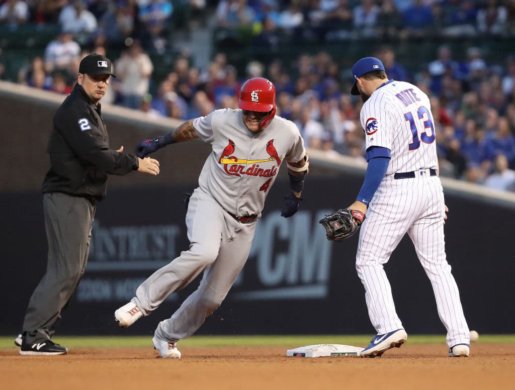 “He tenido la experiencia de viajar allá, y la diferencia de horario es bastante dura, sobre todo cuando estás ahí”, comentó el manager de los Cubs, Joe Maddon. “Cuando vuelves, siempre eres capaz de recuperarte, pues vas atrás en el tiempo y no adelante. No sé siquiera qué esperar de algo así. Uno sabe que su mente divagará un poco, como si el cerebro estuviera en la niebla, pero simplemente uno hace las cosas”.