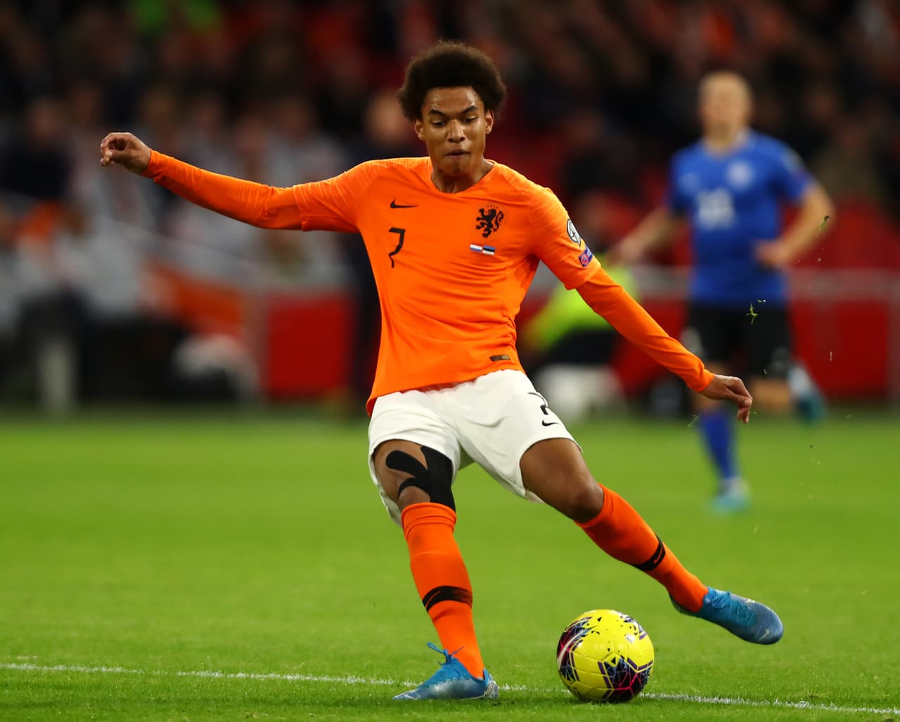 Koeman quiere a un Barcelona holandés y va por Calvin Stengs