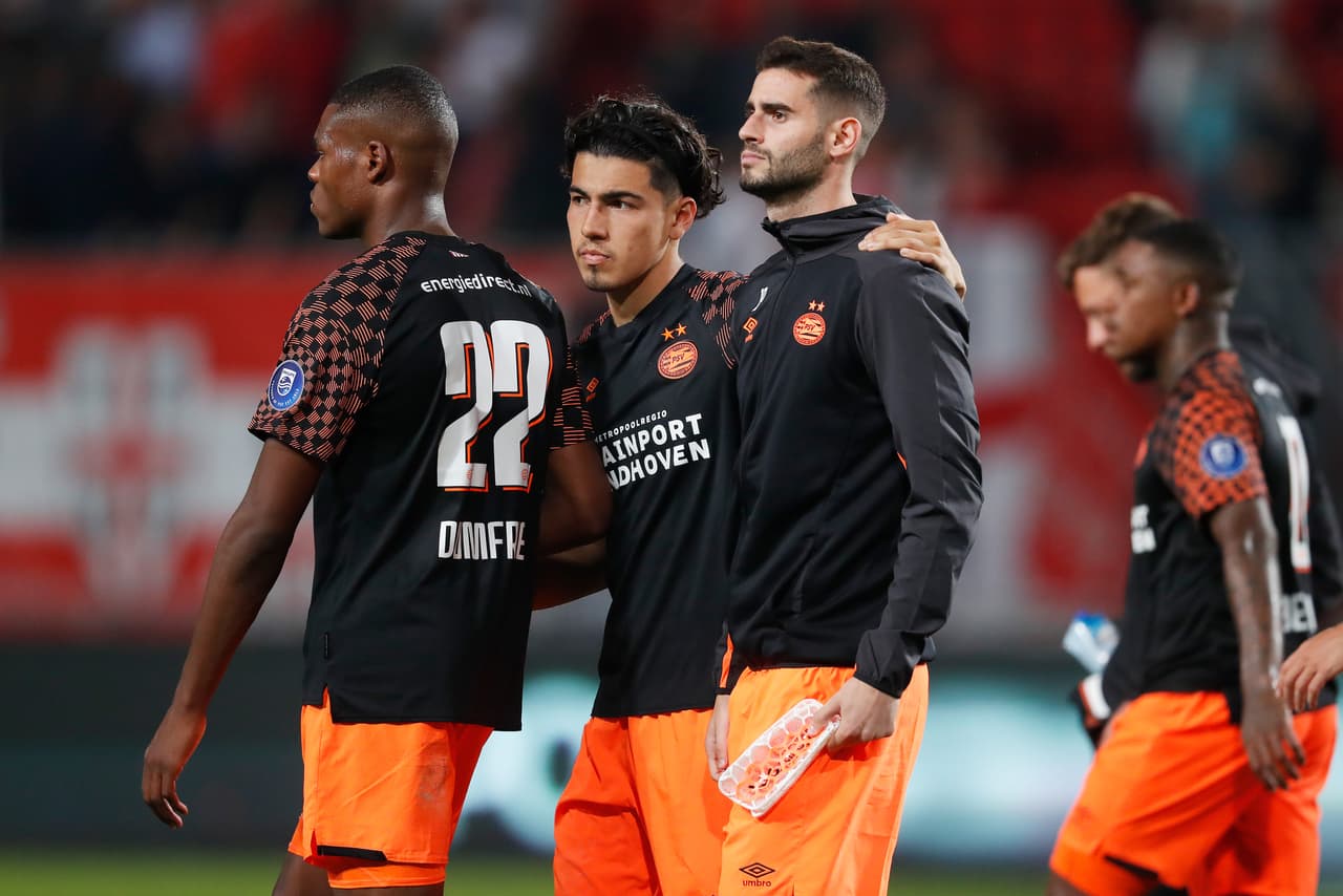 PSV debutó en la Eredivisie con empate frente al Twente.