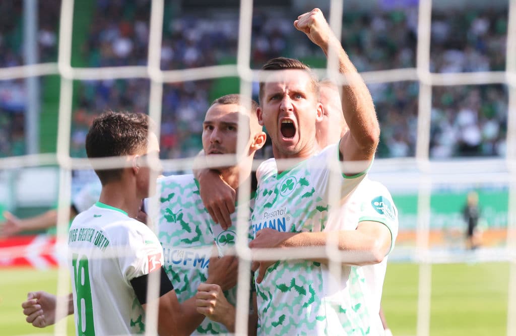 SpVgg Greuther Furth no deja que el Arminia Bielefeld se quede con os tres puntos y empatan 1-1.