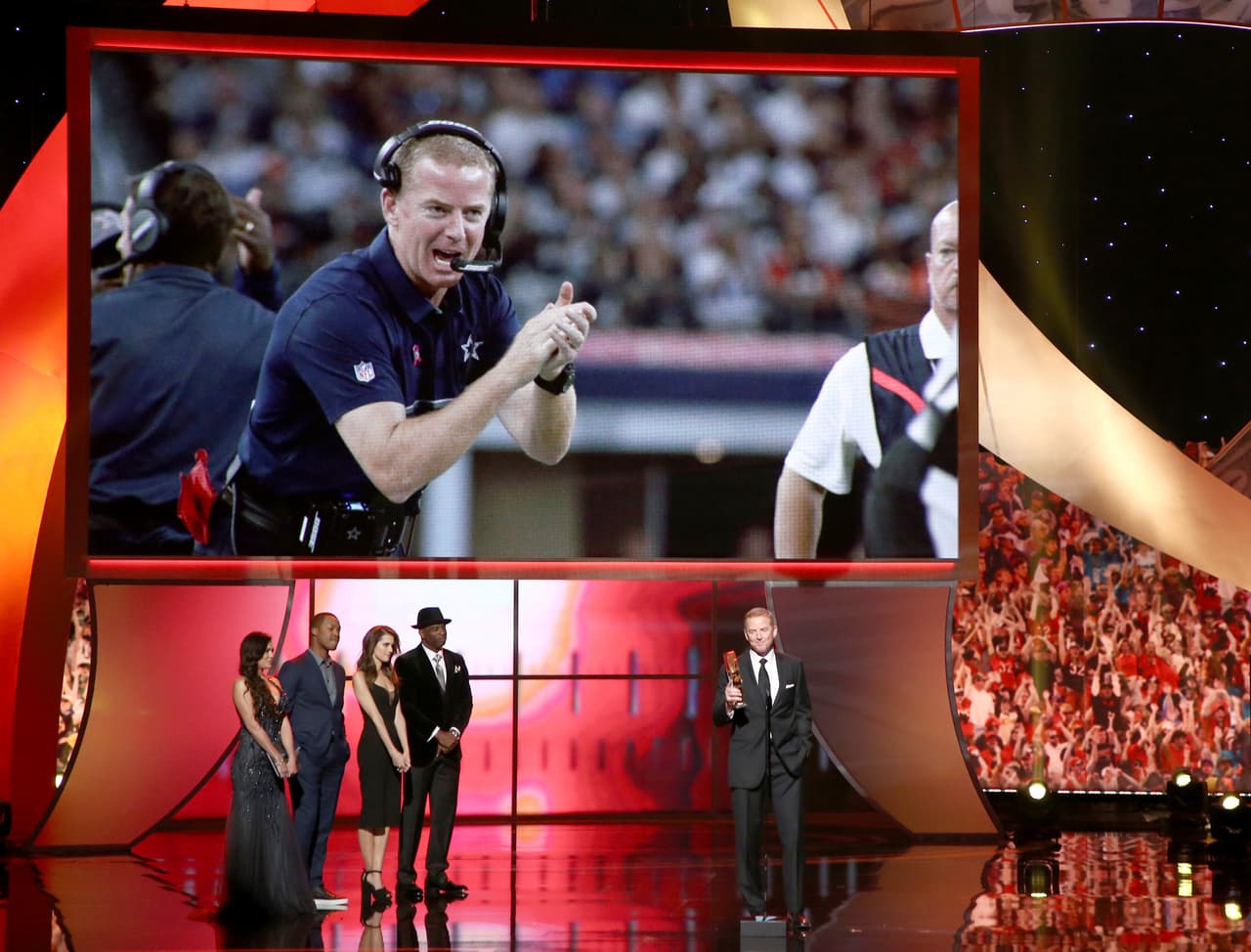 El head coach de Dallas Jason Garrett fue reconocido como el mejor entrenador de la temporada.