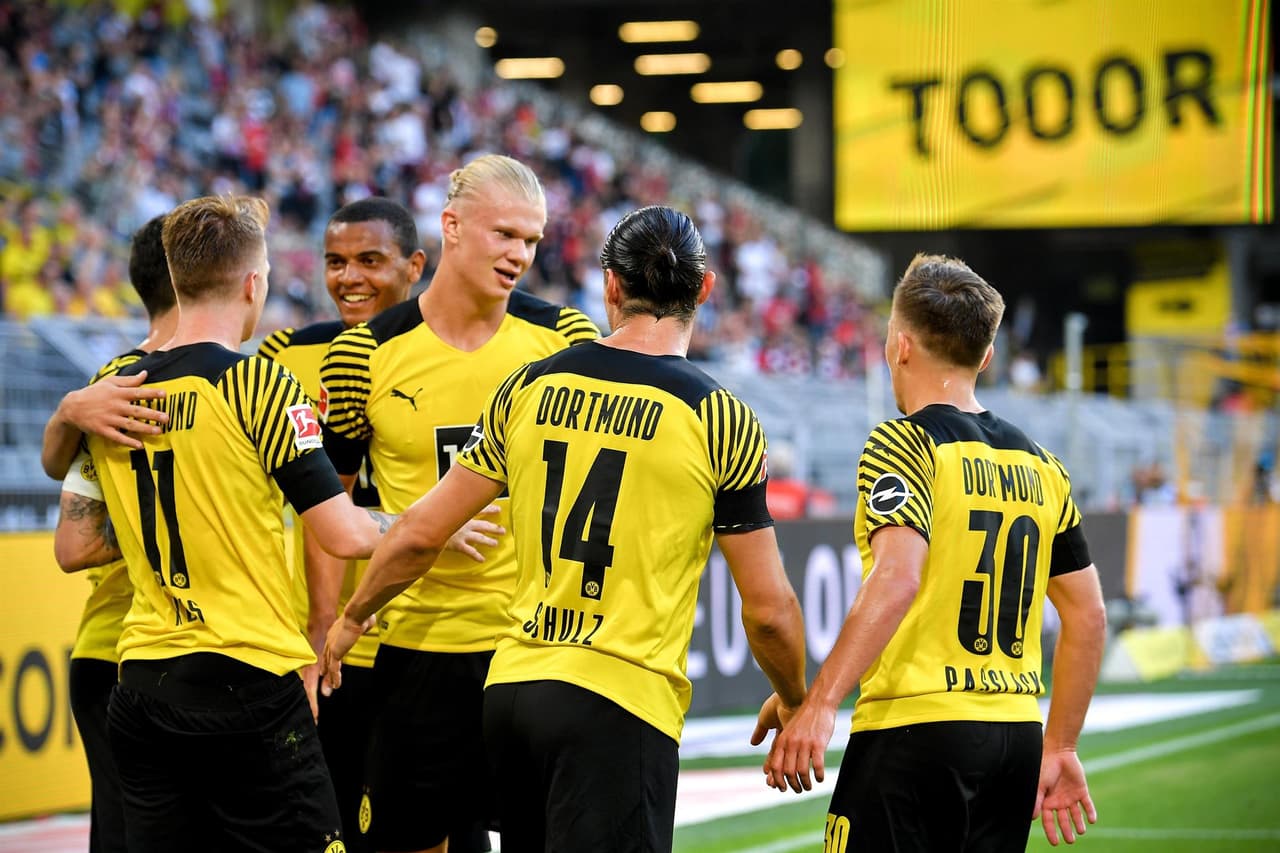 Borussia Dortmund, sin piedad, golea al Frankfurt 5-1 en el primer partido de temporada. Reus (23’), Hazard (32’) y Reyna (58’) sumaron un tanto al marcador, mientras que Erling Haaland anotó doblete durante el encuentro. Felix Passlack anotó autogol al 27’, mientras que Jens Petter Hauge anota el segundo tanto al 86’.