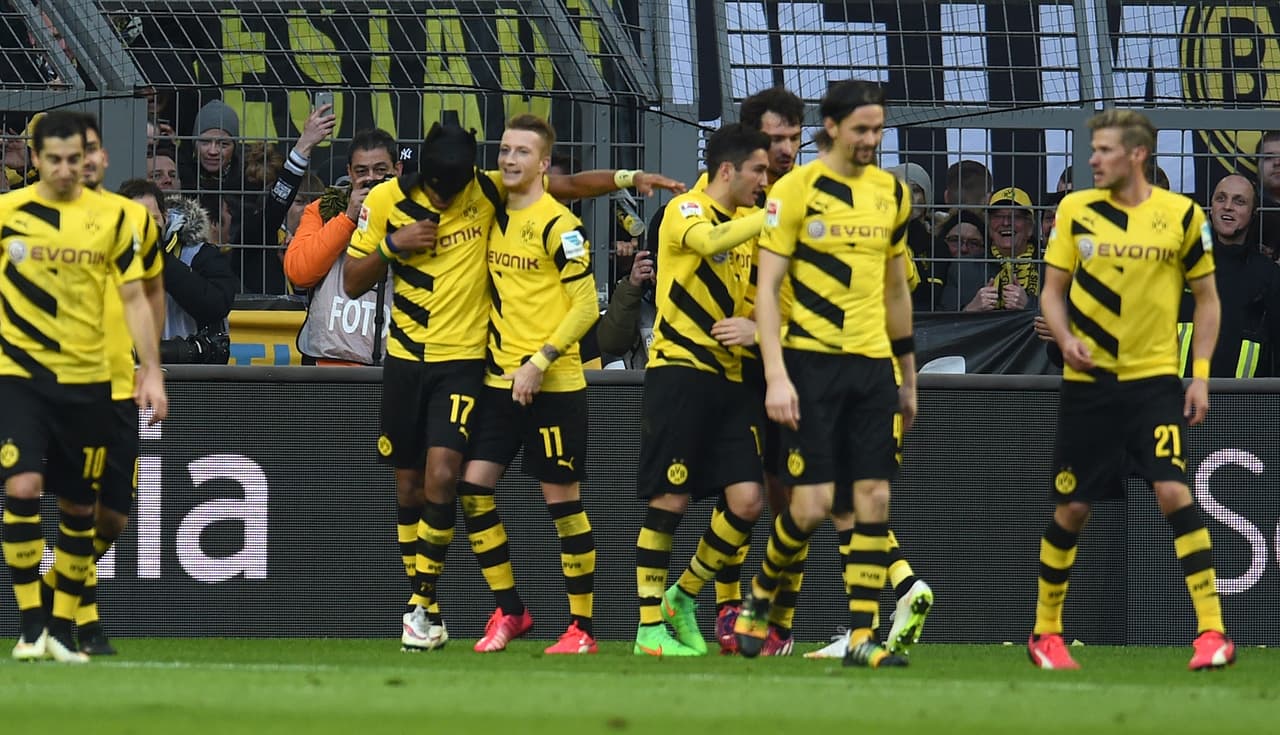 Además, las celebraciones con máscaras no son tema de ahora, por más de que lo halla usado para esta ingeniosa salida. Temporadas atrás, el gabonés festejó con una de Batman.