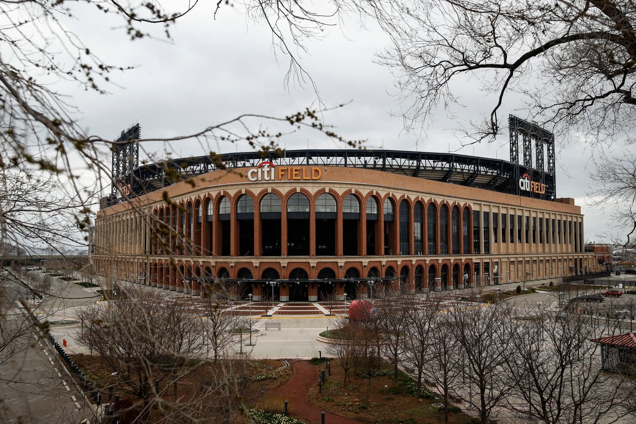 Vacío luce el Citifield, casa de los New York Mets.