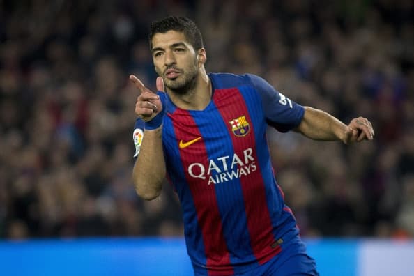 BARCELONA, SPAIN - DECEMBER 18: Luis Suarez of Barcelona celebrates scoring a goal during the La Liga soccer match between FC Barcelona and RCD Espanyol at Camp Nou Stadium in Barcelona, Spain on December 18, 2016. (Photo by Albert Llop/Anadolu Agency/Getty Images)