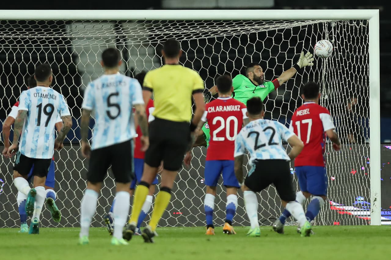 Messi hace un golazo pero no alcanzó para que Argentina se llevara los tres puntos ante Chile en el debut de ambos equipos en Copa América.