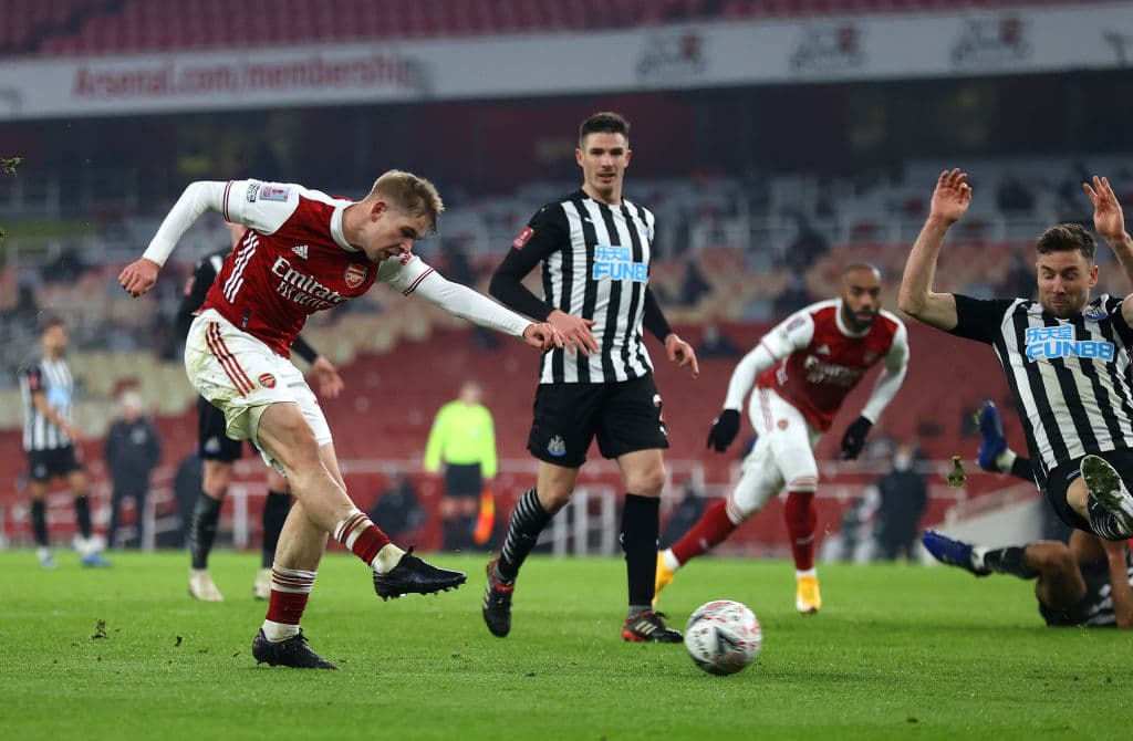 Con goles de Emile Smith y Aubameyang, Arsenal venció 2-0 al Newcastle en tiempos extra.