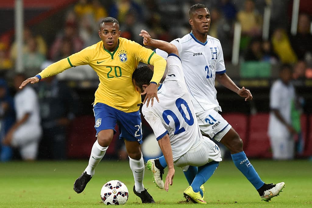 Los cargos contra el brasileño son por una violación en grupo dentro de una discoteca en Milán en 2013.
<br>