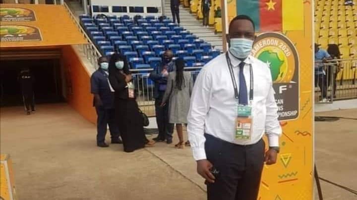 Médico de FIFA muere después de que fanáticos de Nigeria invadieran cancha