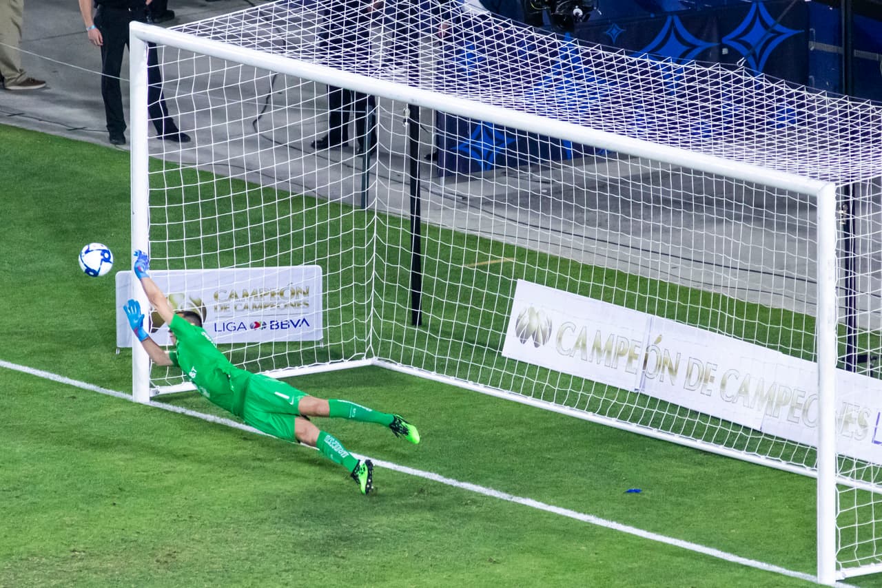 Y ya en la tanda de penatlis para definir al ganador, Marchesín estuvo crecido bajo los palos, convirtiéndose en una muralla.