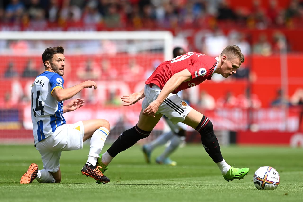 Brighton sorprendió al Manchester United y le propinó una dolorosa derrota en Old Trafford, donde la afición no quedó contenta y los abucheó. CR7 ingresó en el complemento, pero poco pudo hacer para evitar la caída.