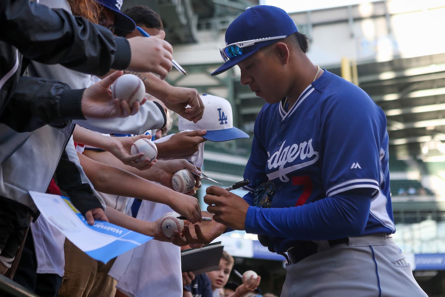 UN 15 DE SEPTIEMBRE PERO DE 1980 DEBUTA FERNANDO VALENZUELA EN LAS GRANDES  LIGAS