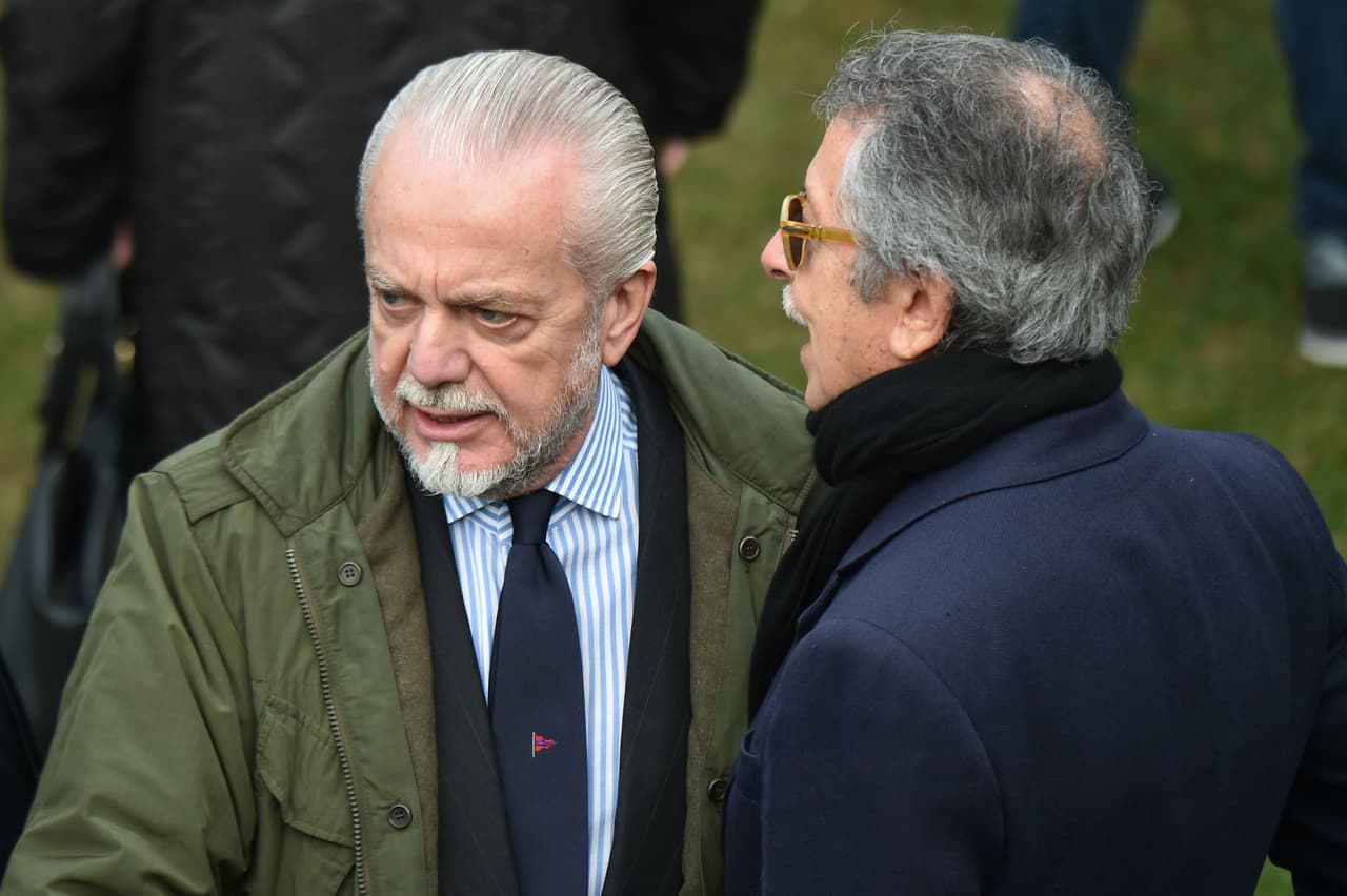 El presidente del Napoli, Aurelio Di Laurentiis, quedó muy enojado con el goleador argentino por marcharse sin decir adiós. Lo llamó falso y simulador.