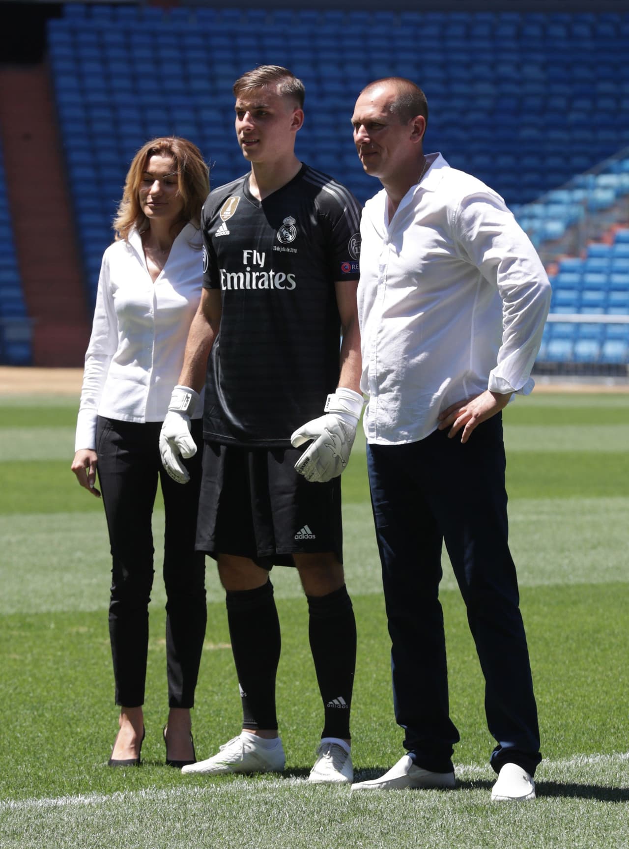 El joven arquero, que llegó acompañado de su familia, afirmó que si bien intenta sacar lo mejor de cada portero a la hora de fijarse referentes, Íker Casillas es uno de los que más ha aprendido.
