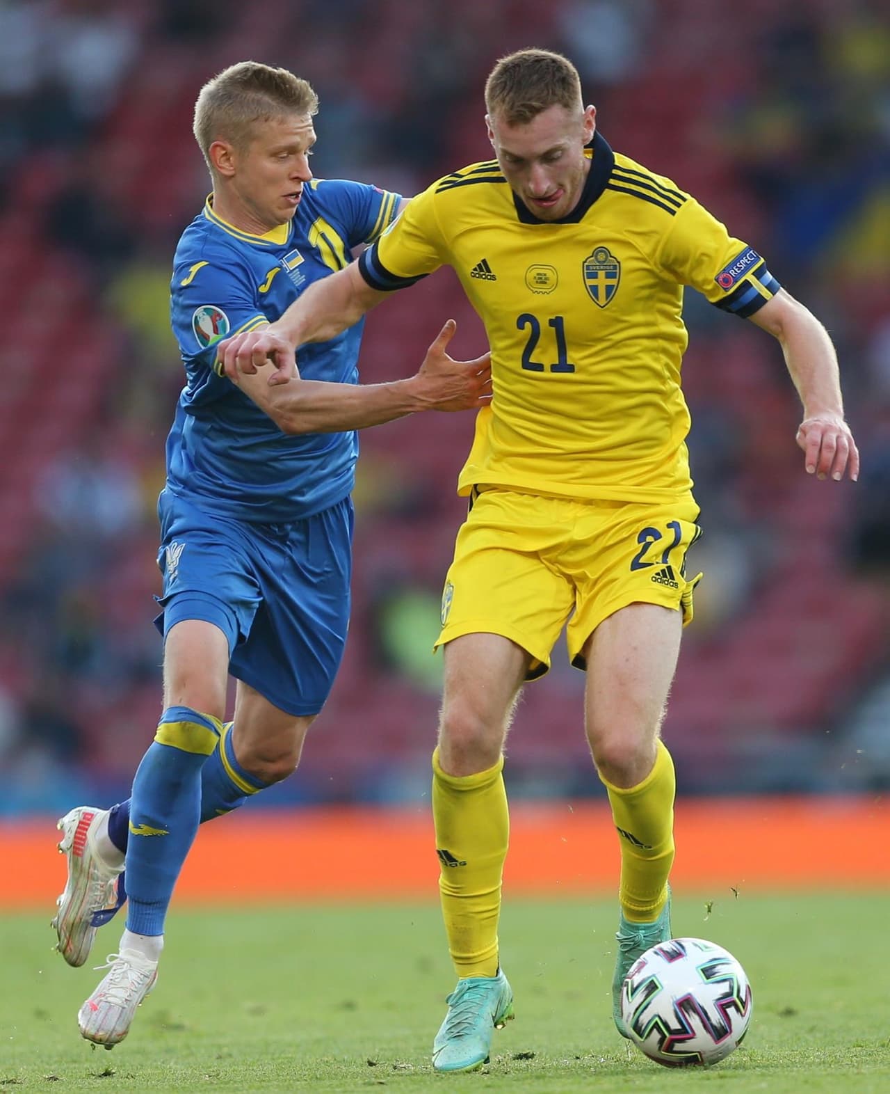 Ucrania lo hace y deja fuera a Suecia en tiempos extra con marcador de 2-1; consigue su pase a Cuartos de Final en la Euro 2020. Oleksandr Zinchenko abría el marcador al minuto 27, pero el sueco Emil Forsberg empataba el encuentro al 43'. Quien le da la victoria y el pase a la siguiente ronda a los ucranianos, es Artem Dovbyk al 120+1', quienes enfrentarán a Inglaterra este sábado.