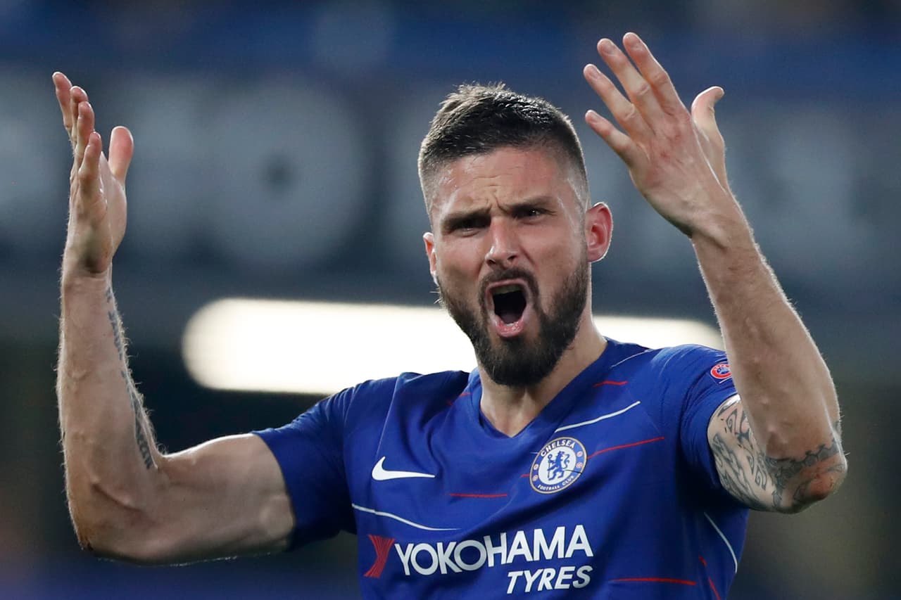 Oliver Giroud, delantero del Chelsea y los equipos que más han sonado para llevarse este jugador es el Inter de Milan, Aston Vila y Barcelona.