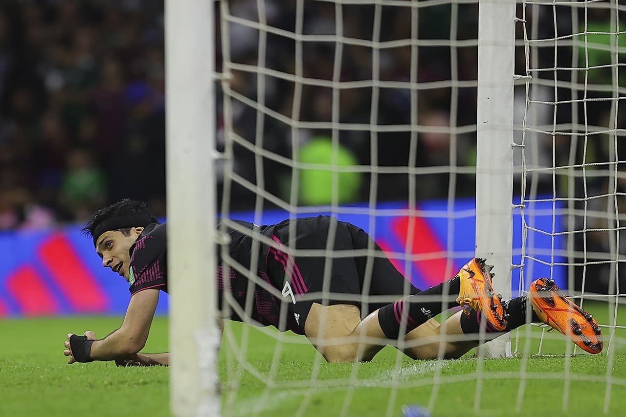 México selló su pase al Mundial con una victoria sobre El Salvador, gracias a los goles de Uriel Antuna y Raúl Jiménez.