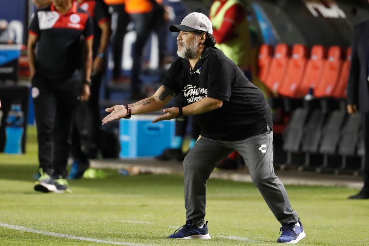 Además de que en su camino como estratega no ha conseguido un título, aún es recordado aquel 6-1 que Bolivia le propinó a los albicelestes en 2010. Dirigiendo a Dorados (Ascenso MX) llegó a dos finales, mismas que perdió.