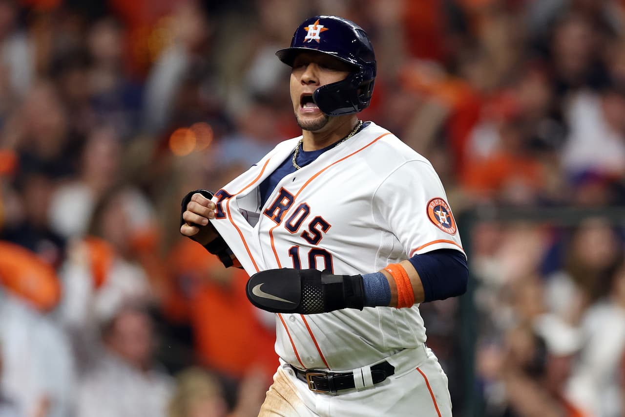 Yuli Gurriel celebraba después de apuntarse una carrera.