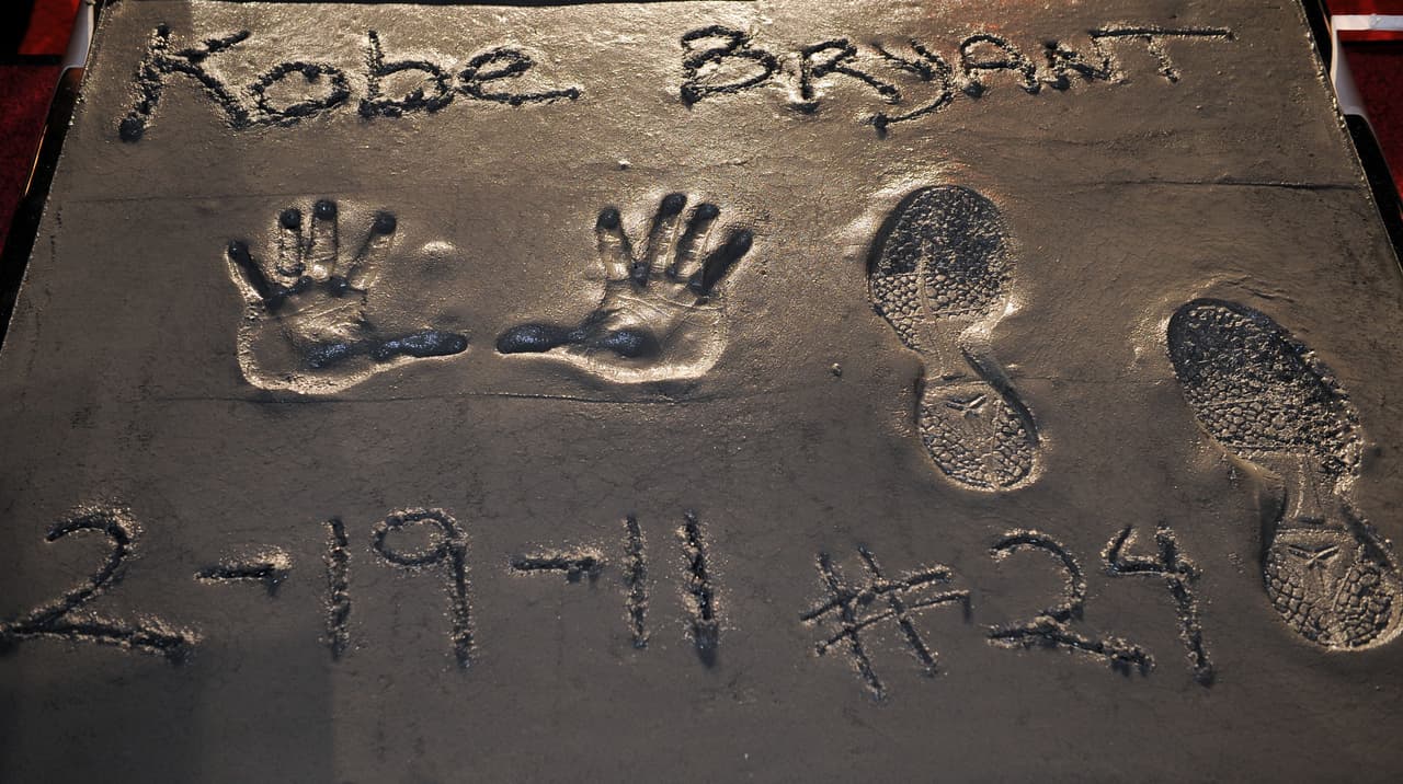 Por ejemplo,
<b><a href="https://www.univision.com/famosos/rompe-el-silencio-la-viuda-de-kobe-bryant-no-hay-palabras-que-puedan-describir-nuestro-dolor-fotos" target="_blank">el fallecido basquetbolista Kobe Bryant</a></b> es uno de ellos. Lo hizo el 9 de febrero de 2011.