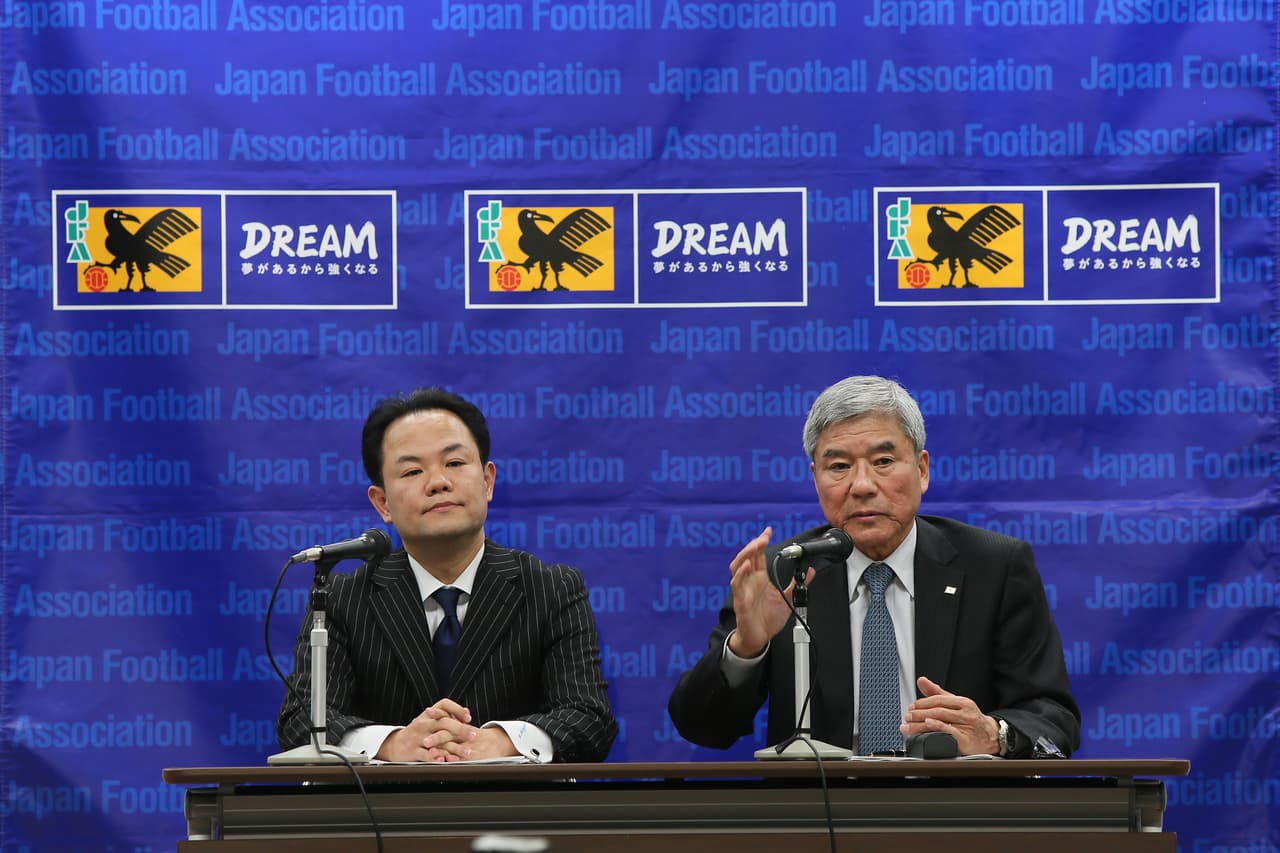 Aunque se había apostado por su continuidad, los escándalos por amaños de partidos en España obligaron a la dirigencia japonesa a finalizar el contrato del mexicano.