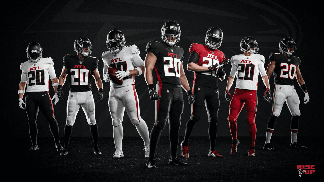 ¡Los Falcons presentan su nueva indumentaria! Con una gran variación en sus uniformes donde se eliminaron líneas en los hombros ahora predominan las tonalidades a un solo color. Así se prepara el equipo de Matt Ryan en la búsqueda de instalarse en otro Super Bowl.