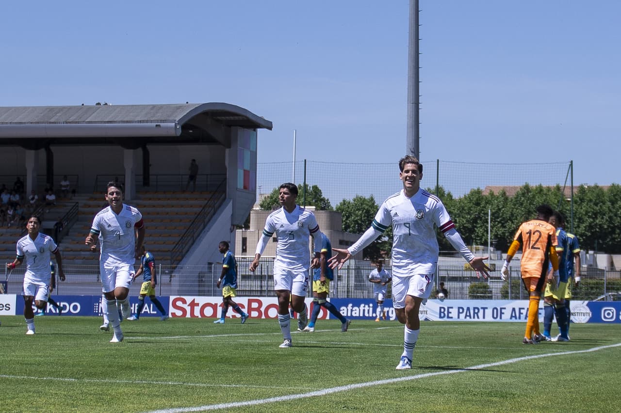 México venció a Colombia con goles de Santiago Muñoz y Efraín Álvarez para quedarse con el tercer lugar del torneo Maurice Revello.